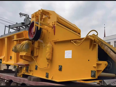 Большое деревянное всестороннее crsuher готовое для того чтобы пойти